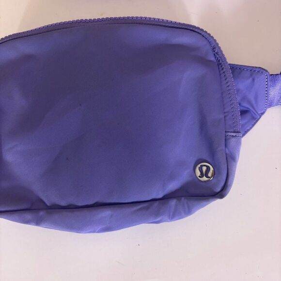 Lululemon Purple Everywhere Bag 2L Fanny Pack Belt Bag - Picture 4 of 9